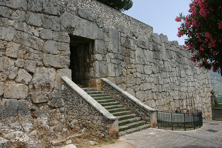 Acropoli di Alatri: Porta Maggiore