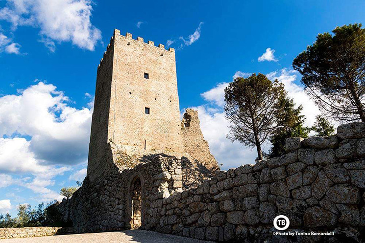 La Torre di "Cicerone" ad Arpiono (Fr)